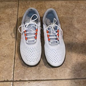 Women’s golf shoes